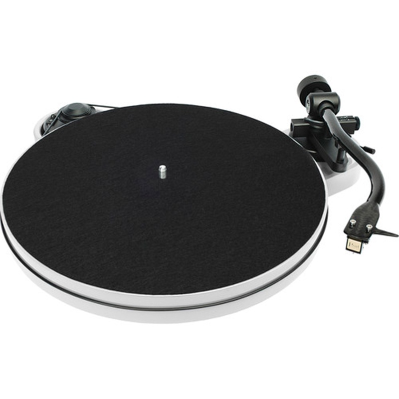Pro-Ject RPM 1 Carbon DC High Gloss White